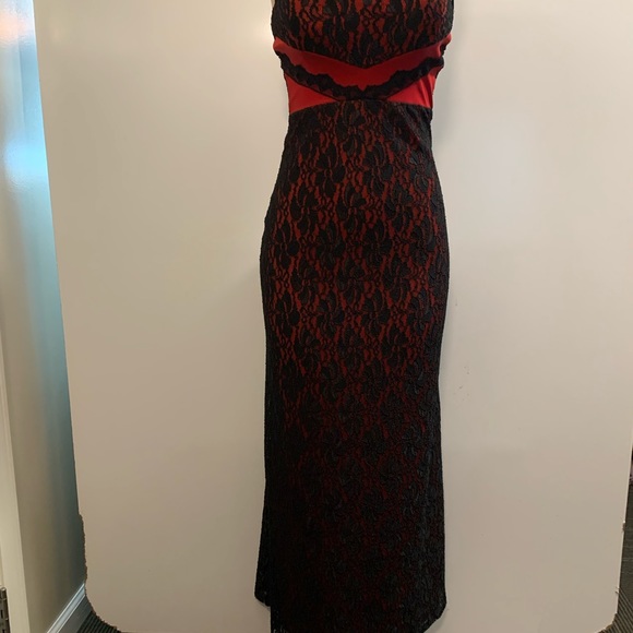 Women junior black- red strapless lace bodycon maxi dress size (M)  sleeveless - Picture 3 of 10